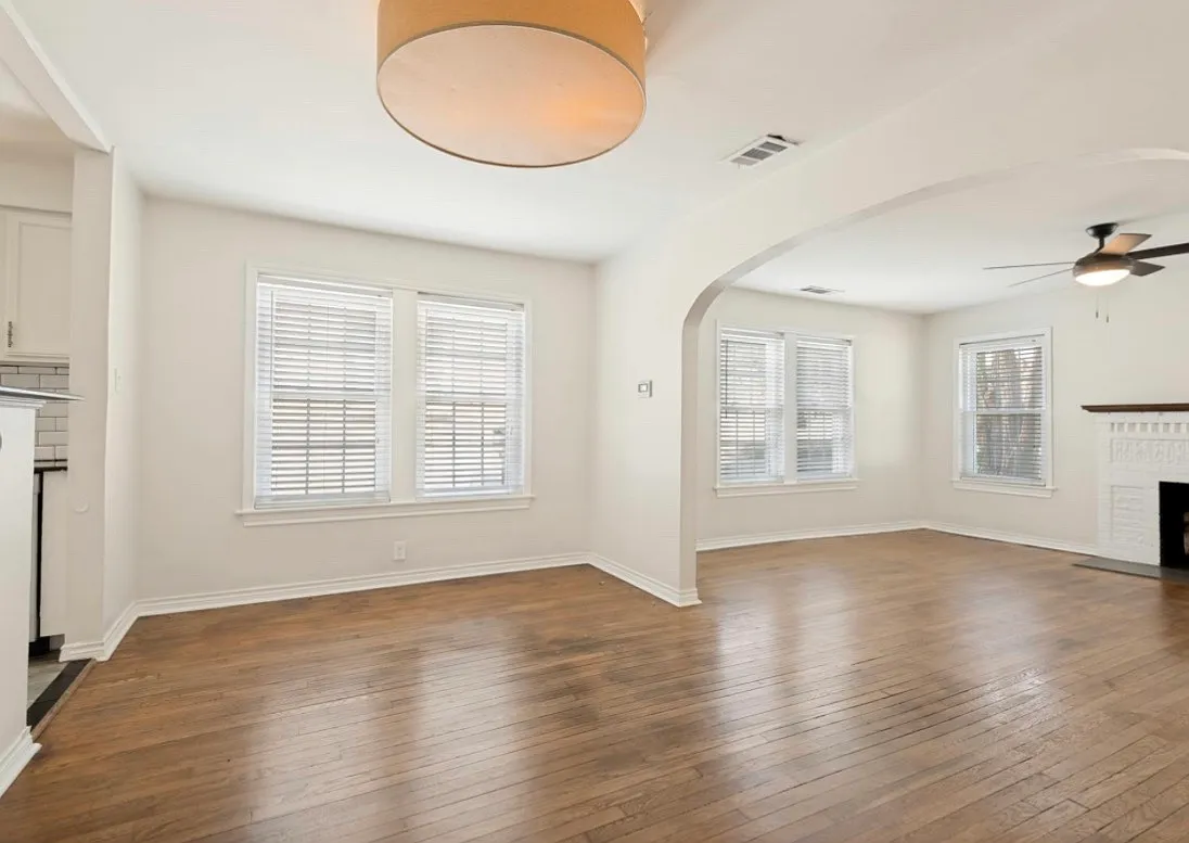 3 bed, 1324 sqft, $2,700 — Photo 3