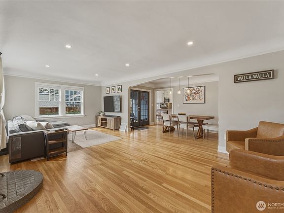 3rd image of 921 University Street