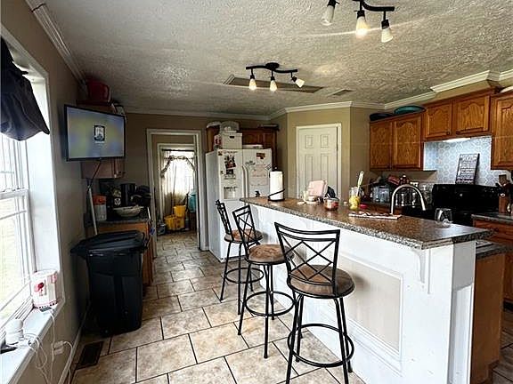 4th image of 818 Lake Pearl Rd