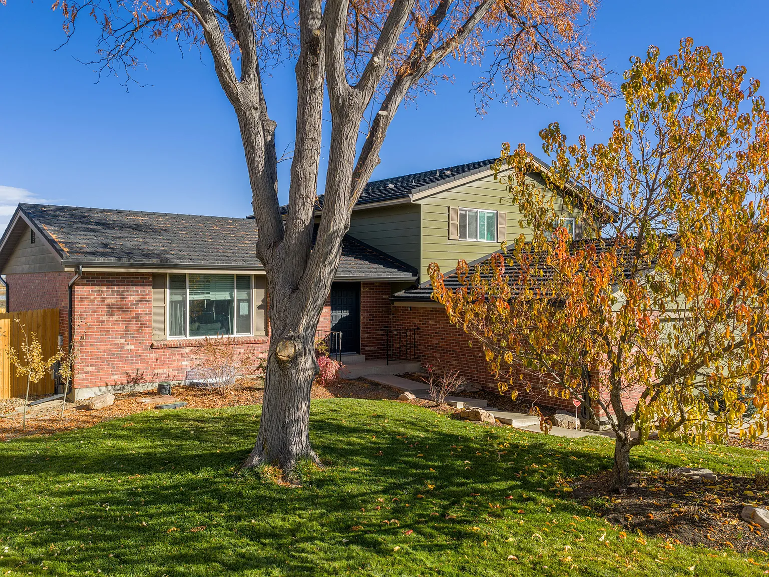 7919 W Caley Dr — Photo 1