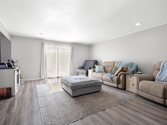 5th image of 42083 40th St