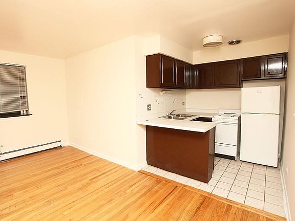 4th image of 6011 N Winthrop Ave APT 207