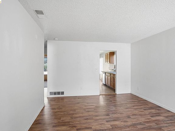 5th image of 912 Feather Dr