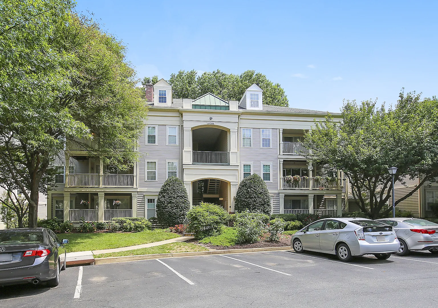 Top-Floor 3BD/3BA seconds to Downtown Crown! — Photo 1