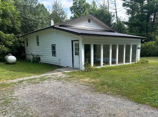 2250 W Walter Rd, Sanford, MI 48657