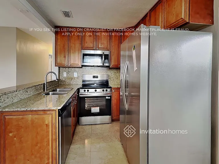 1410 N 70th Ter — Photo 7
