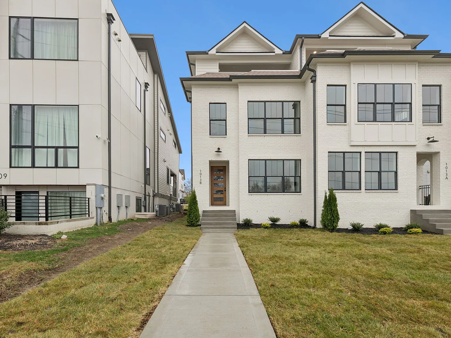 4 bed, 3.5 bath, 2604 sqft, $7,500 — Photo 2
