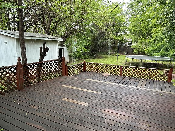 3rd image of 3917 SE 27th St