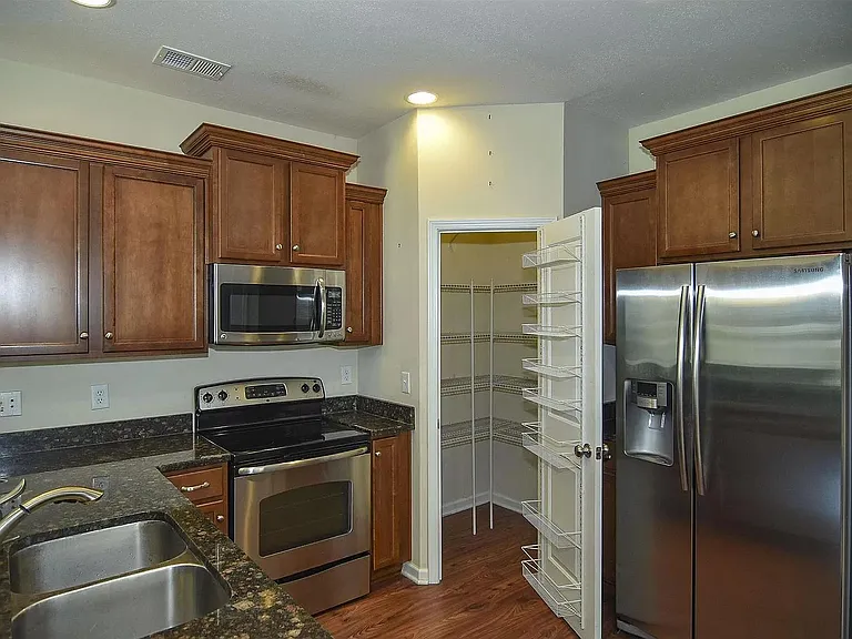 305 Chestnut Oak Ct — Photo 15