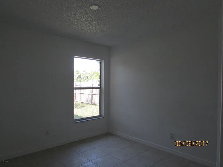 407 Delmonico St NE — Photo 8