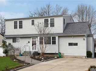 9 Marlboro Dr, Port Jefferson Station, NY 11776