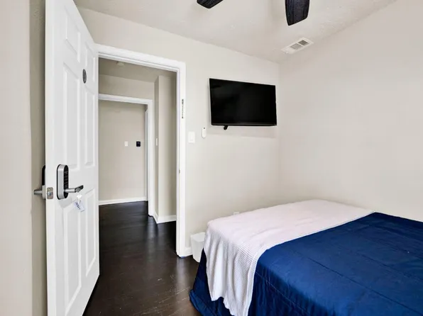 (undisclosed Address), Houston, TX 77089