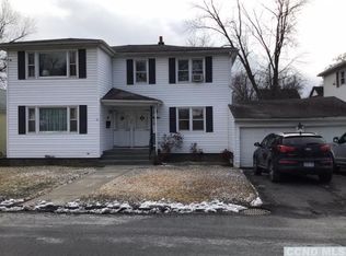 15 Oakwood Blvd, Hudson, NY 12534