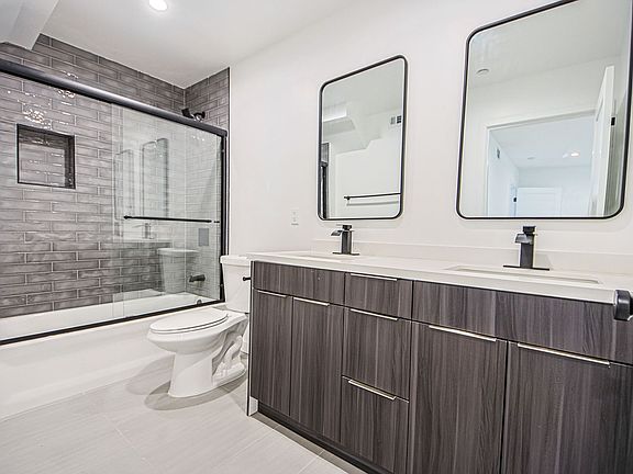 3rd image of 5233 Satsuma Ave #5235