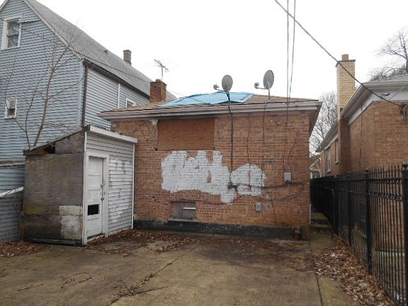 5th image of 5327 S Damen Ave