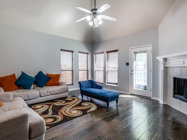 7801 Riverwalk Trl — Photo 6