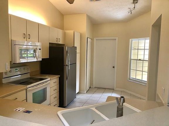 4th image of 1905 Sixty Oaks Ln