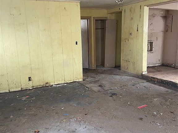 5th image of 720 Matthews Ave
