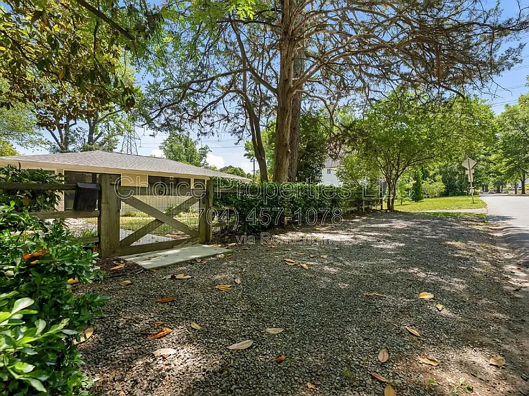 611 Poindexter Dr — Photo 35