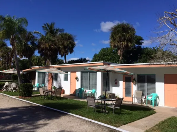 Jensen Beach Efficiency With All Utilities Included!