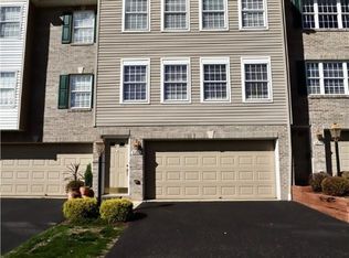 1009 Garrison Ln, Jeannette, PA 15644