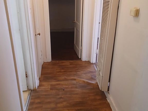 3rd image of 2504 S Laurel St