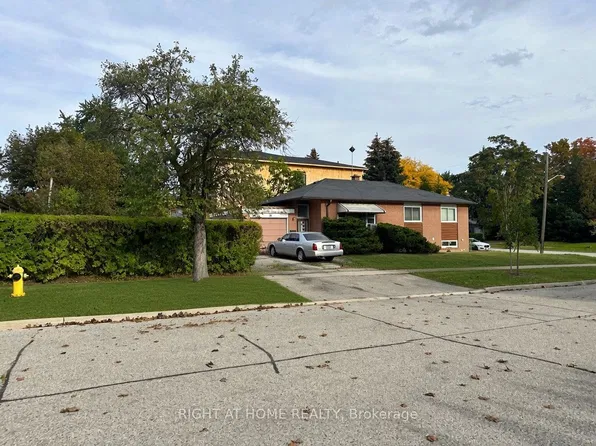 19 Upminster Cres, Toronto, ON M9B 5W1