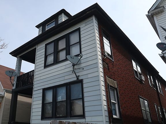 2nd image of 5723 S Damen Ave