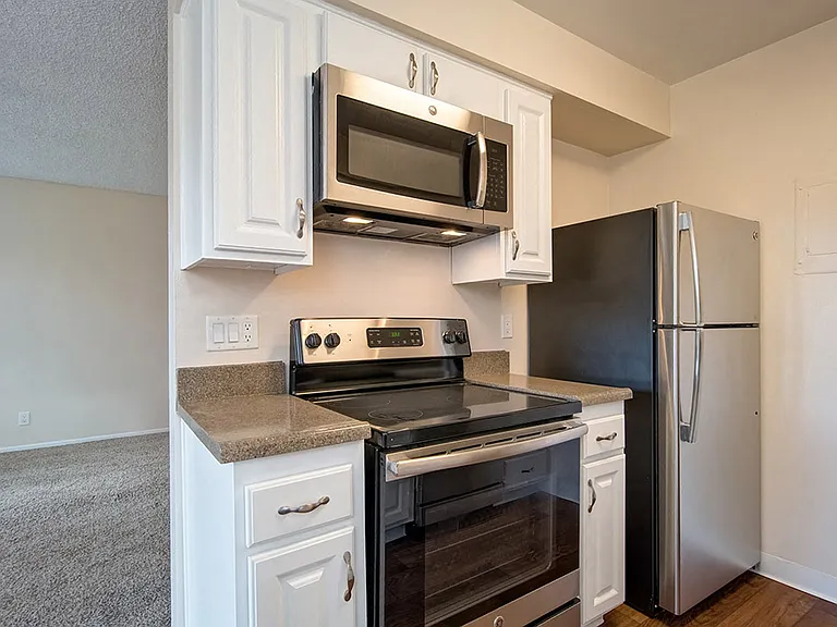 St. Charles Oaks Apartments — Photo 24