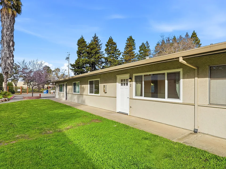 205 Alaska Ave #2