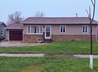 411 NE Hayes St, Greenfield, IA 50849
