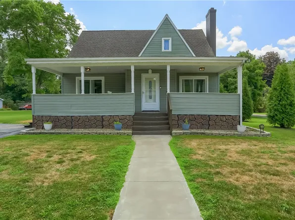 200 Gartley Ave, Ellwood City, PA 16117