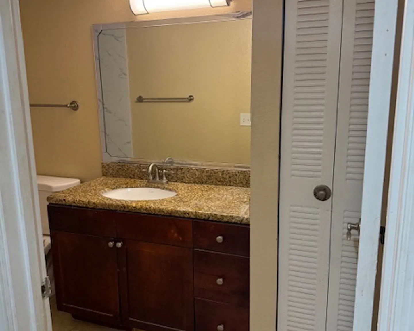 Beautiful large ground floor one bedroom condominium — Photo 3