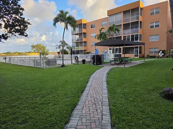 3048 Sunrise Lakes Dr, Fort Lauderdale, FL
