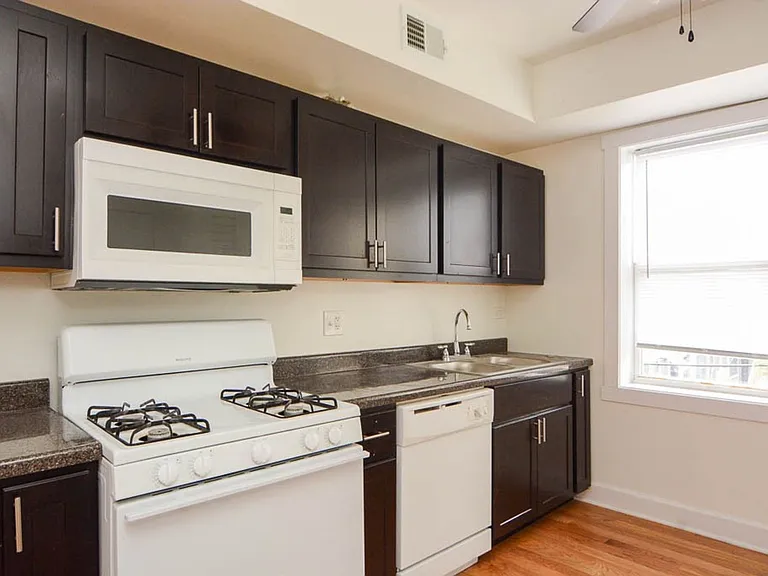 4804 N Avers Ave #202 — Photo 12