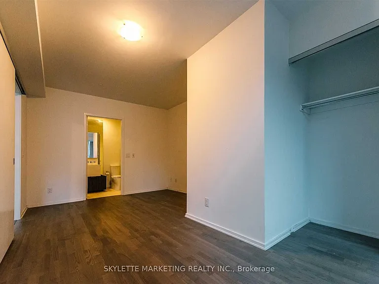 1 Bloor St E #422 — Photo 26