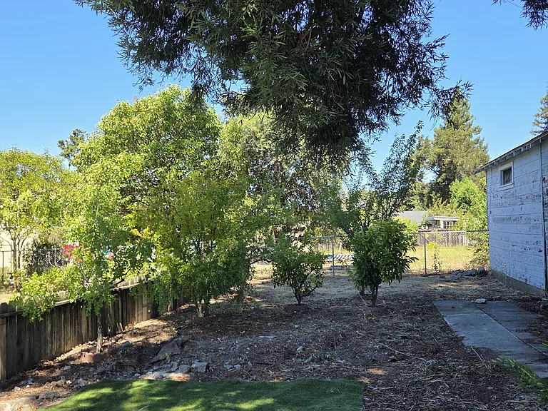131 N San Pedro Rd — Photo 21