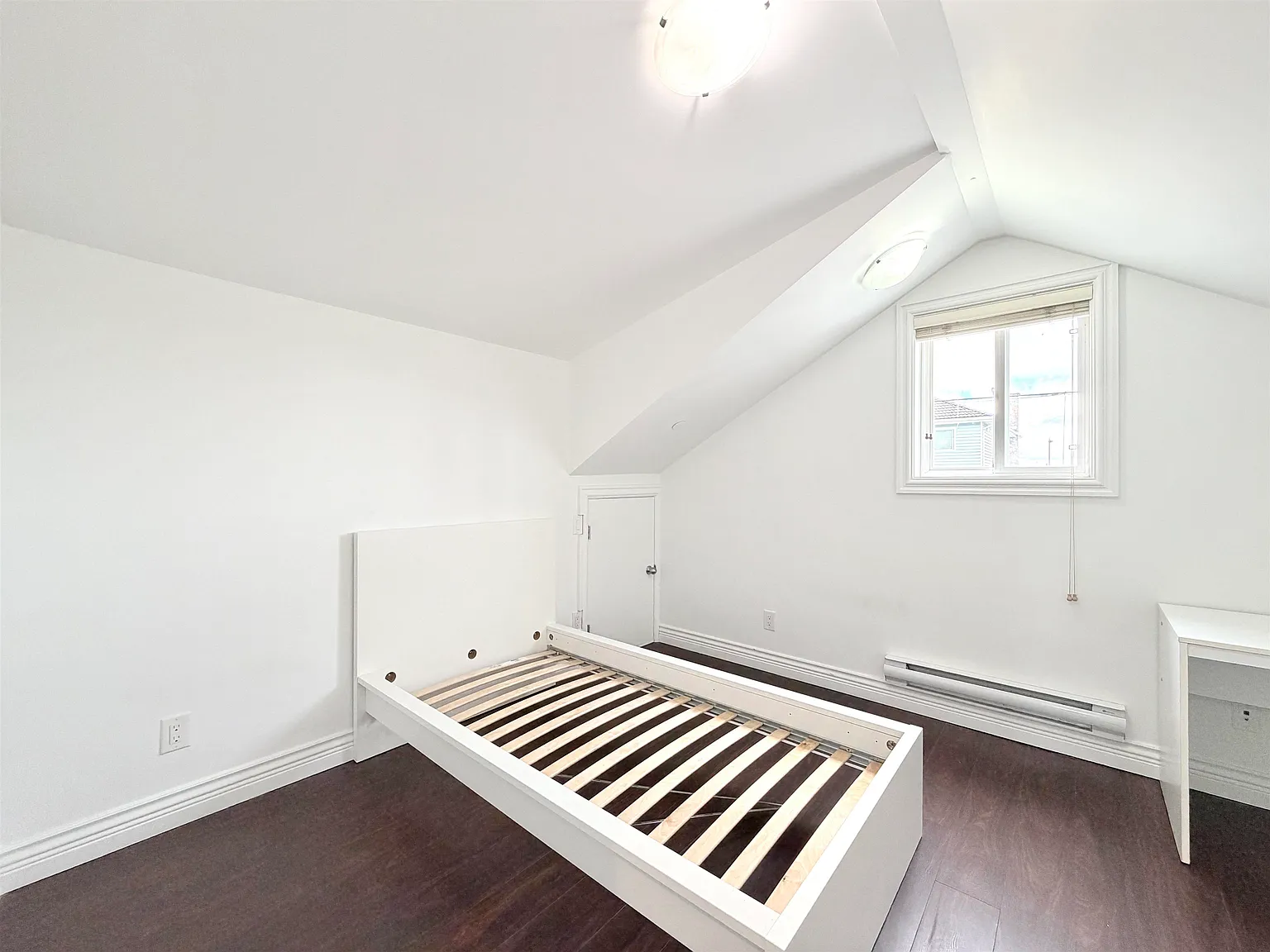 2 bed, 700 sqft, $2,300 — Photo 4