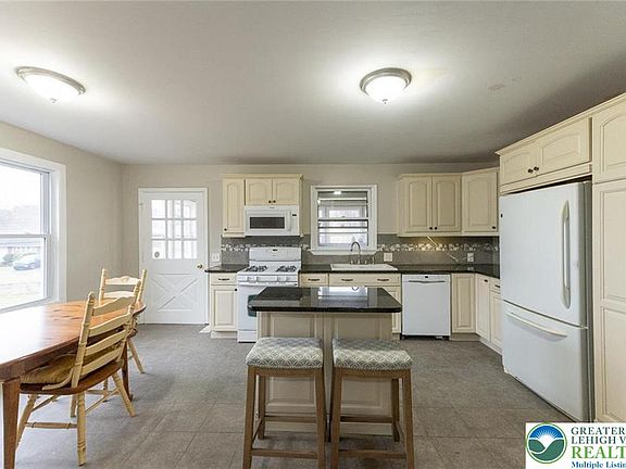 5th image of 3941 Freemansburg Ave