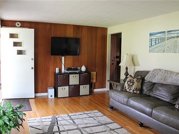 5th image of 111 Greystone Dr