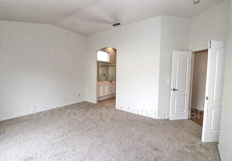 3549 Pine Hollow Way — Photo 36