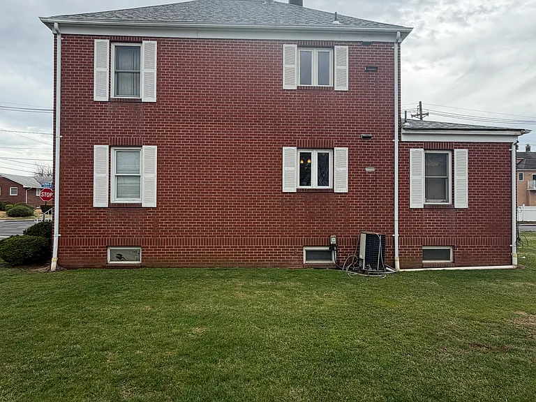 123 Heald St #1F — Photo 5