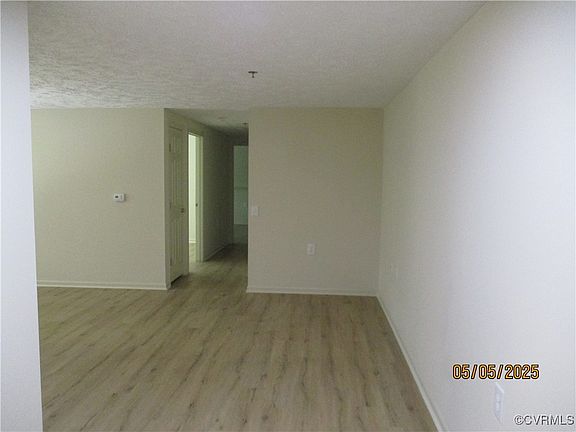 3rd image of 3100 Wallaby Trce APT 702
