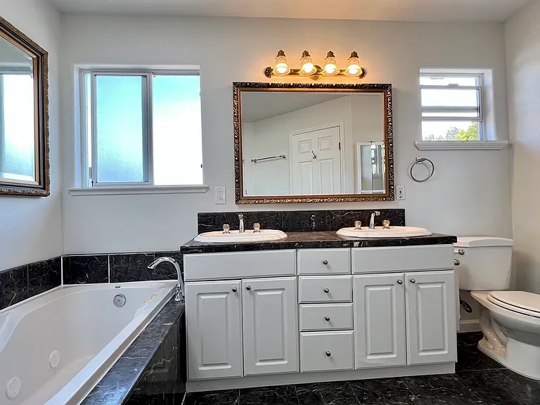 10530 Rampart Ave — Photo 23