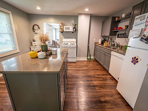5th image of 306 W Main Street