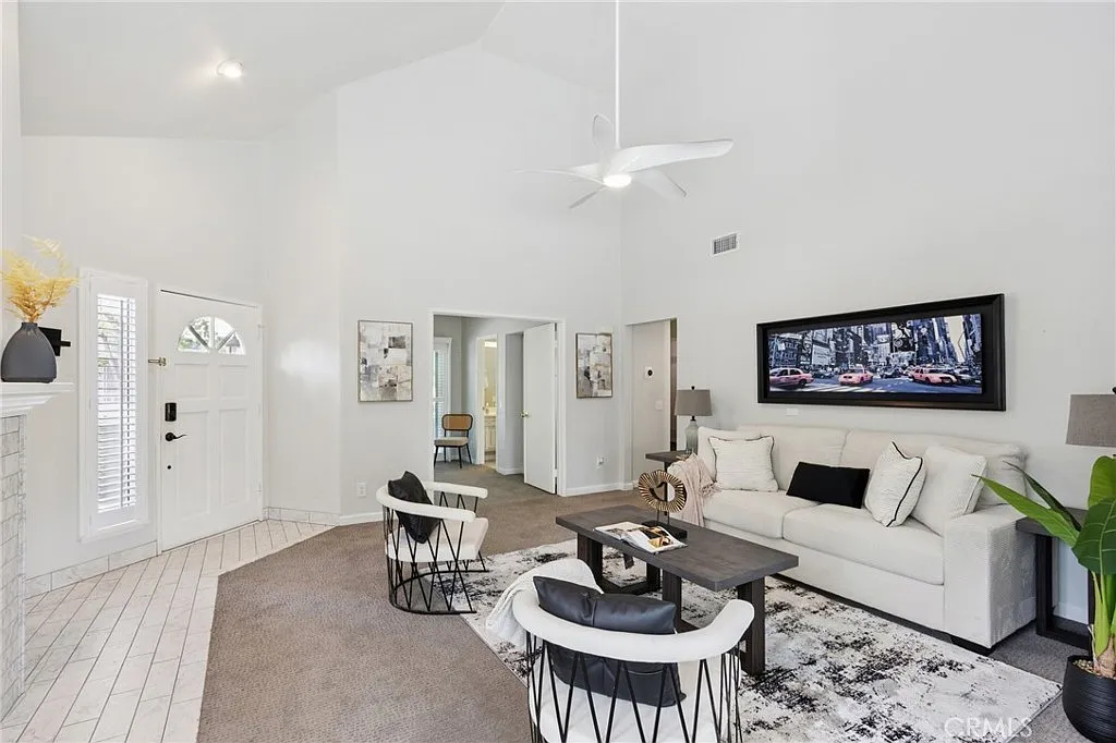 2 bed, 1154 sqft, $3,200 — Photo 2