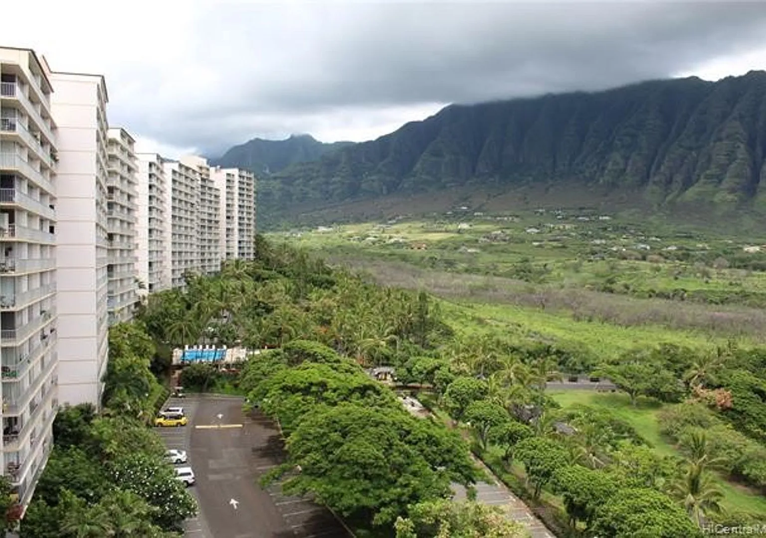 Makaha Valley Towers — Photo 2