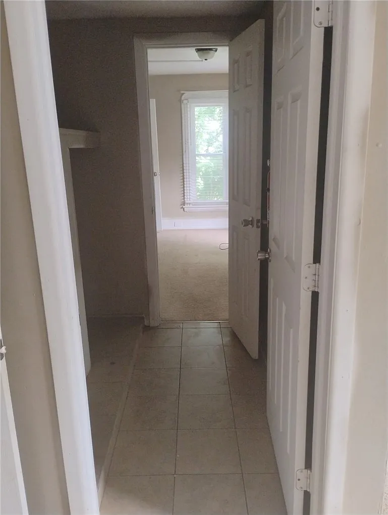 2 bed, 1.0 bath, 1988 sqft, $1,195 — Photo 4
