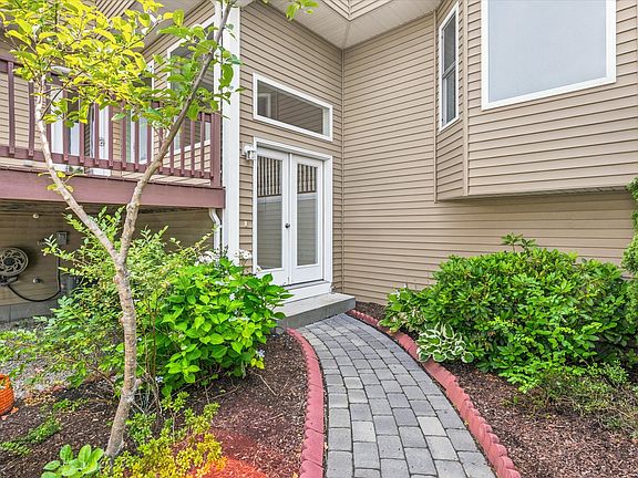 3rd image of 354 America Blvd #354
