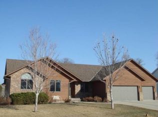 2142 Peregrine Ln, North Mankato, MN 56003